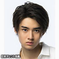 藤岡　真威人