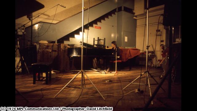 ポール・マッカートニー＆ウイングス　－　ワン・ハンド・クラッピング🅍