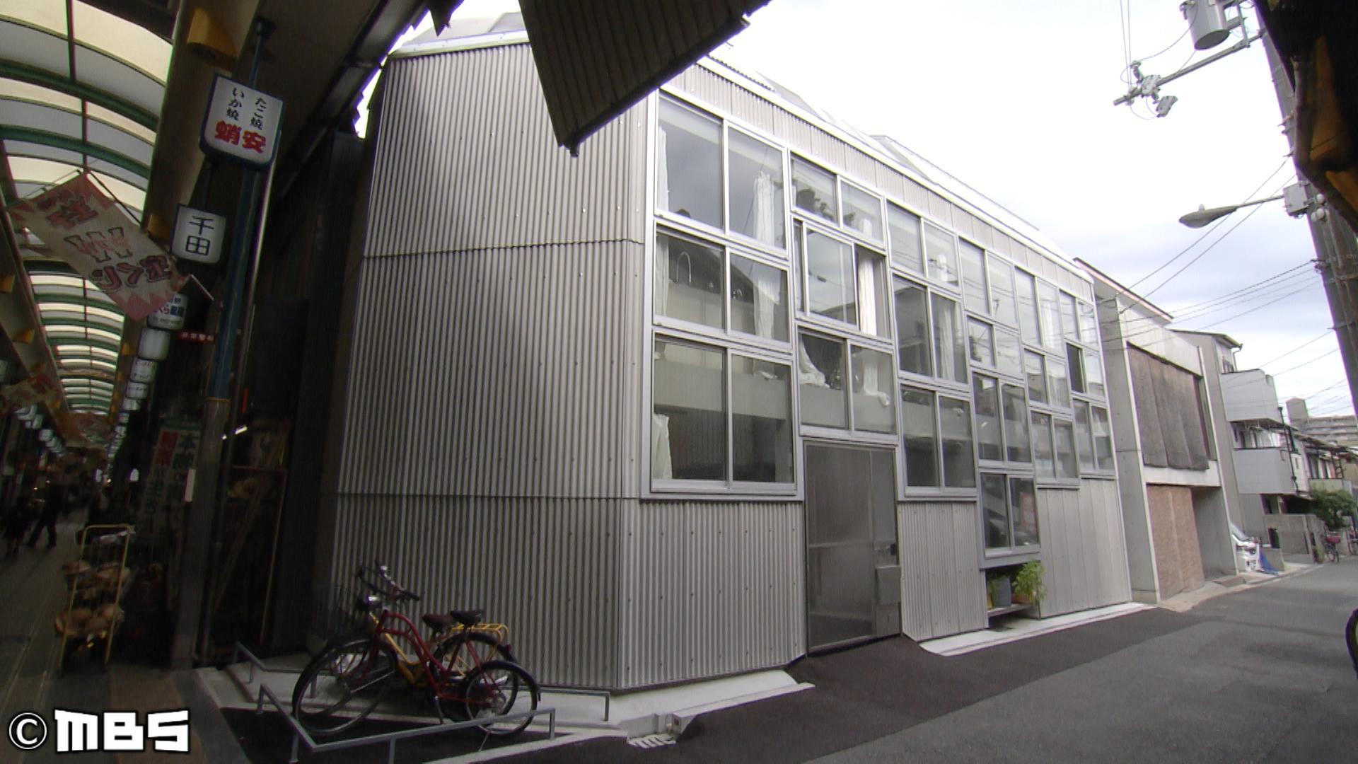 住人十色【“スケスケ”で狭小を克服！？商店街に建つ建坪１０坪ハウス】🈖🈑