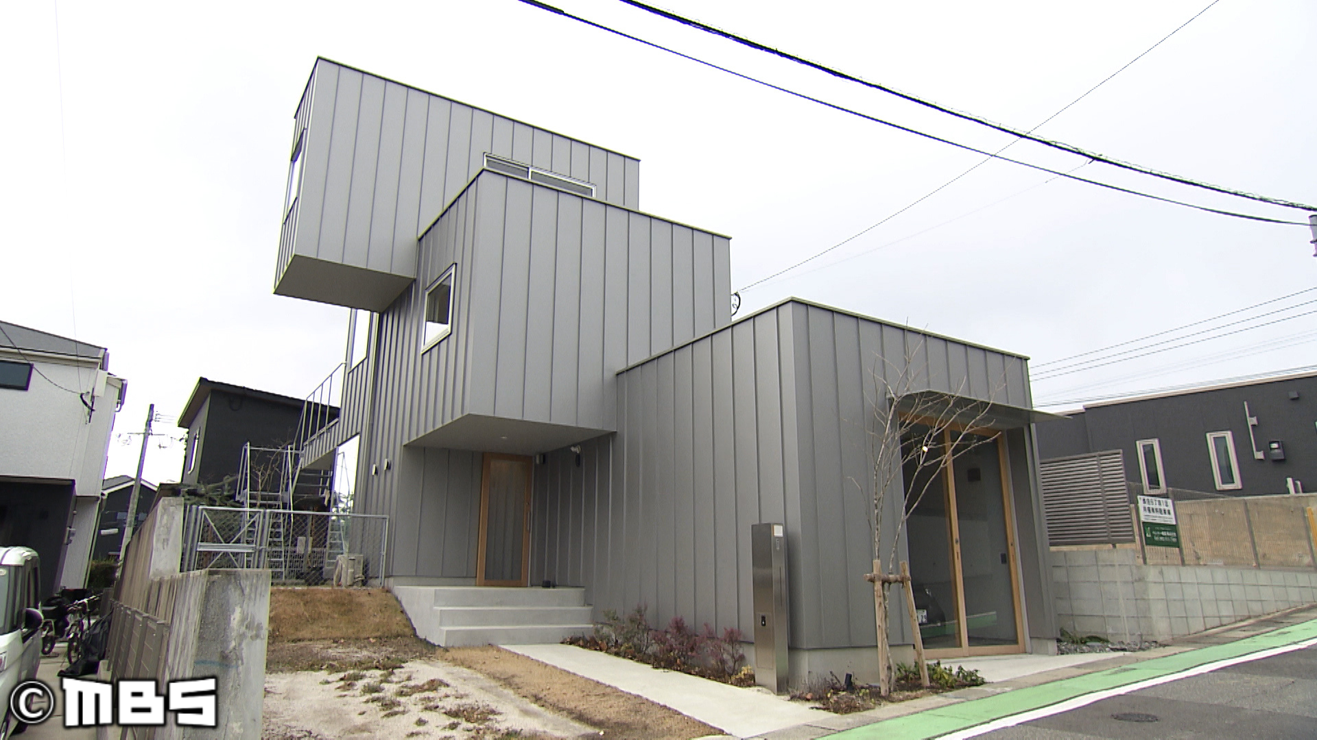 住人十色【オンオフの切り替えは階段！？　リモートワーク夫婦の段々の家】🈖🈑