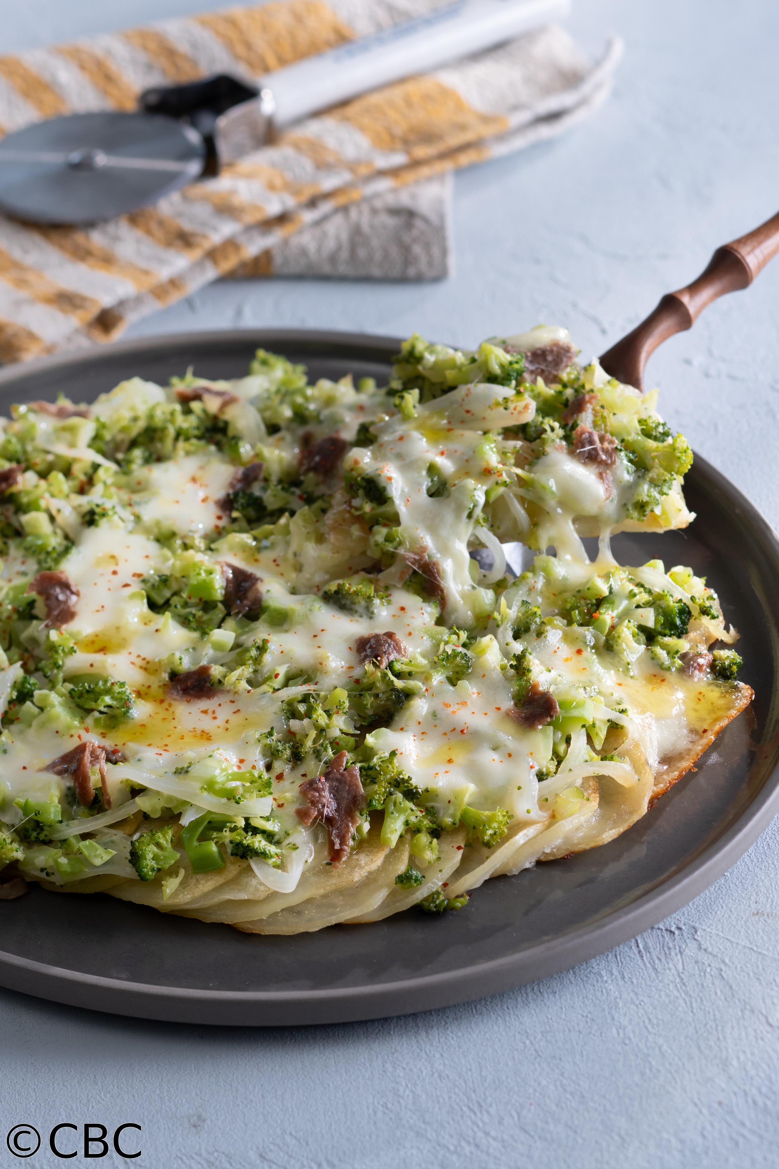 ３分クッキング🈑【アンチョビーとブロッコリーのポテトピザ】