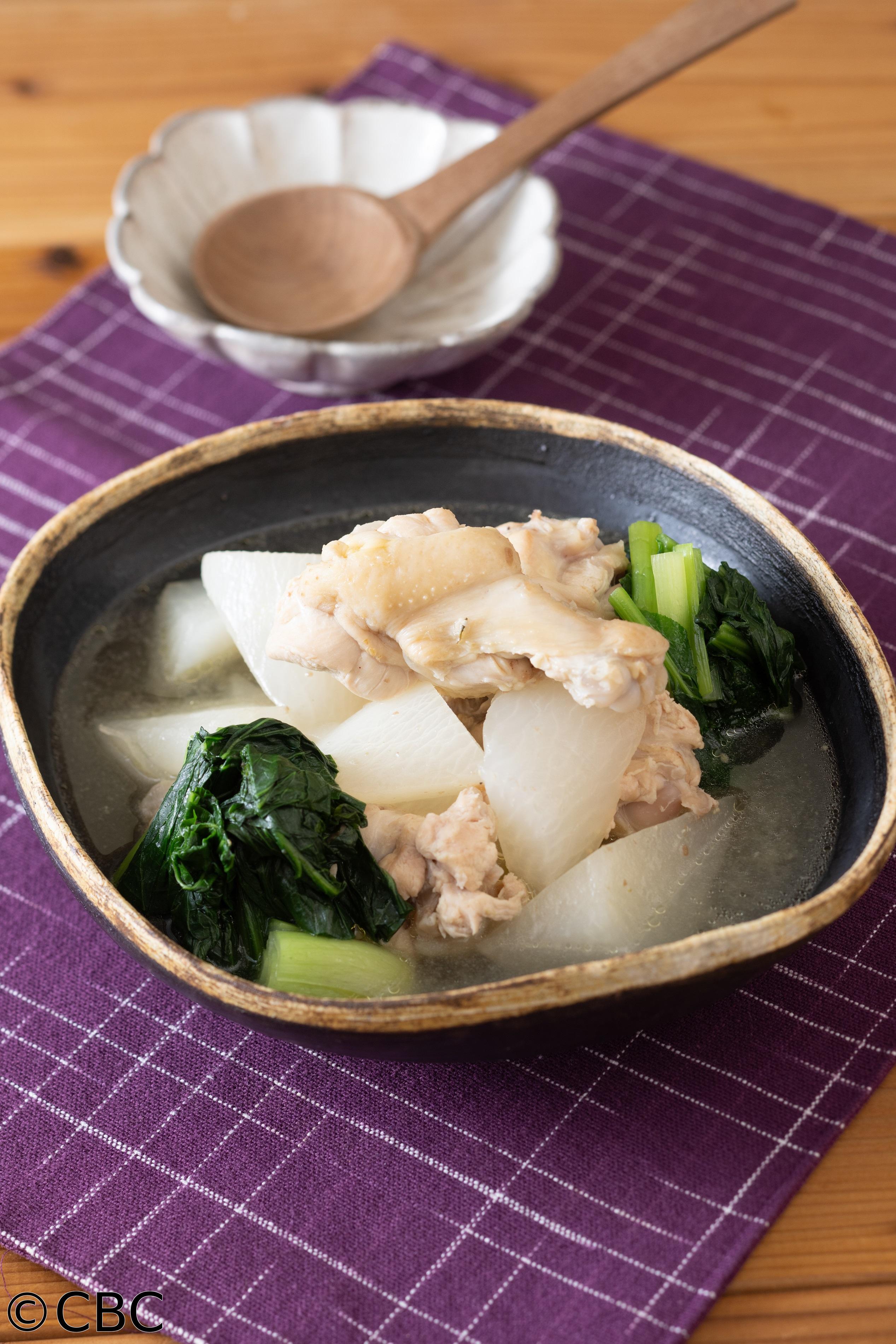 ３分クッキング🈑【鶏手羽元と大根の梅昆布茶煮】