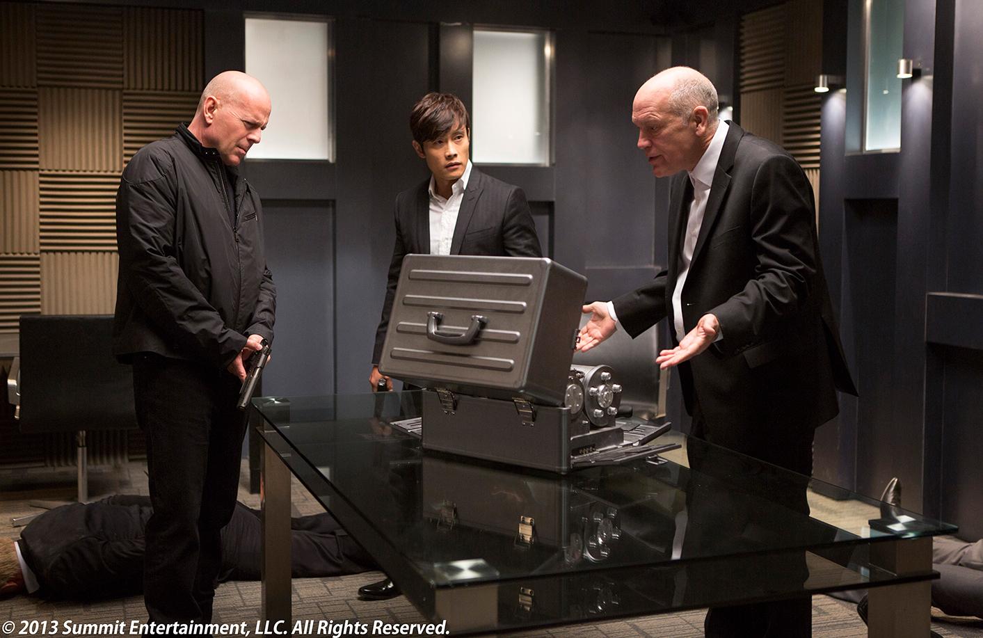 映画「REDリターンズ」▽世界滅亡の危機に、伝説の元敏腕スパイが再集結！