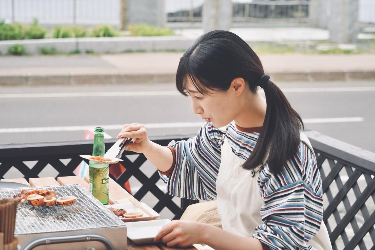 ワカコ酒Ｓｅａｓｏｎ９　第８夜「留萌の夜を一人呑み」ウニ浜焼きとニシン白子炒め🈑